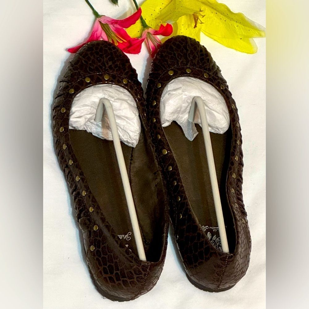 Timeless! Yellow Box subtle-leopard print flats! - Picture 8 of 14